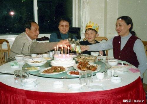 家庭聚餐照片,共享天伦之乐瞬间